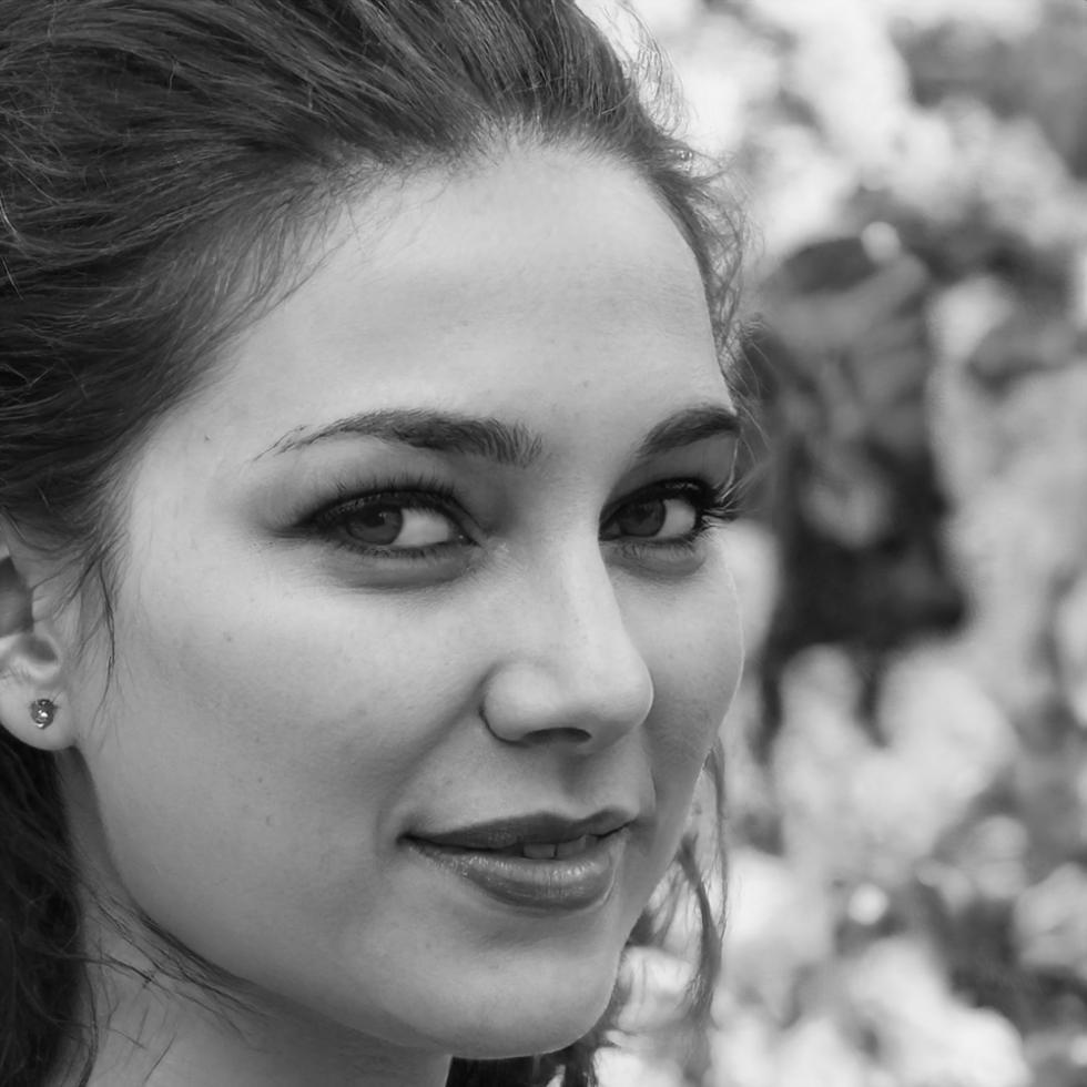 Retrato profesional de Adelaida Ruiz
